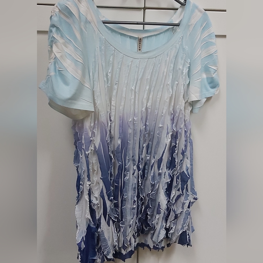 Cubism Ruffle Ombre Top - Picture 10 of 11